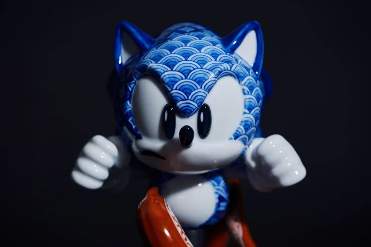 “Grab Your Wallet: Sega’s Priceless Porcelain Sonic Figurine Hits the Market – Only 50 Exist, So It’s Like Trying to Find a Needle in a Very Expensive Haystack!”
